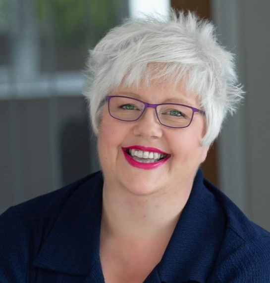 Kathy Ennis | Solopreneur Business Mentor | I help Solopreneurs, Side-Hustlers and Freelancers build a profitable business. No fluff, just practical support